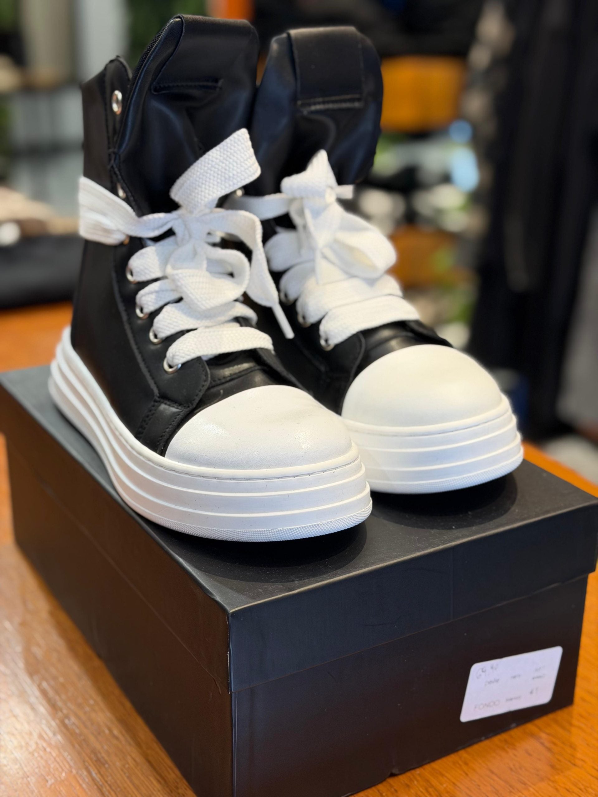 Stivaletto zip modello Rick Ow.