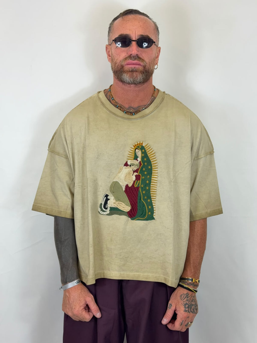 Shirt Santa Madre color fango, dettaglio stampa frontale