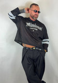 Shirt in rete nera Minimal Couture crop con pantaloni neri, look completo