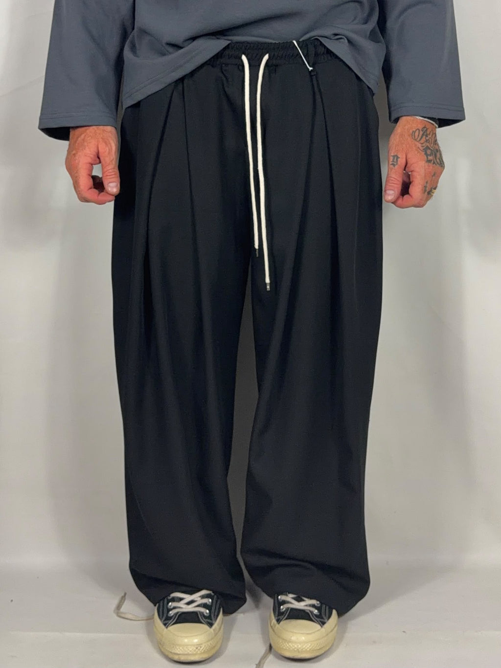 Pantalone Laces Pence color borgogna con coulisse e pince frontali