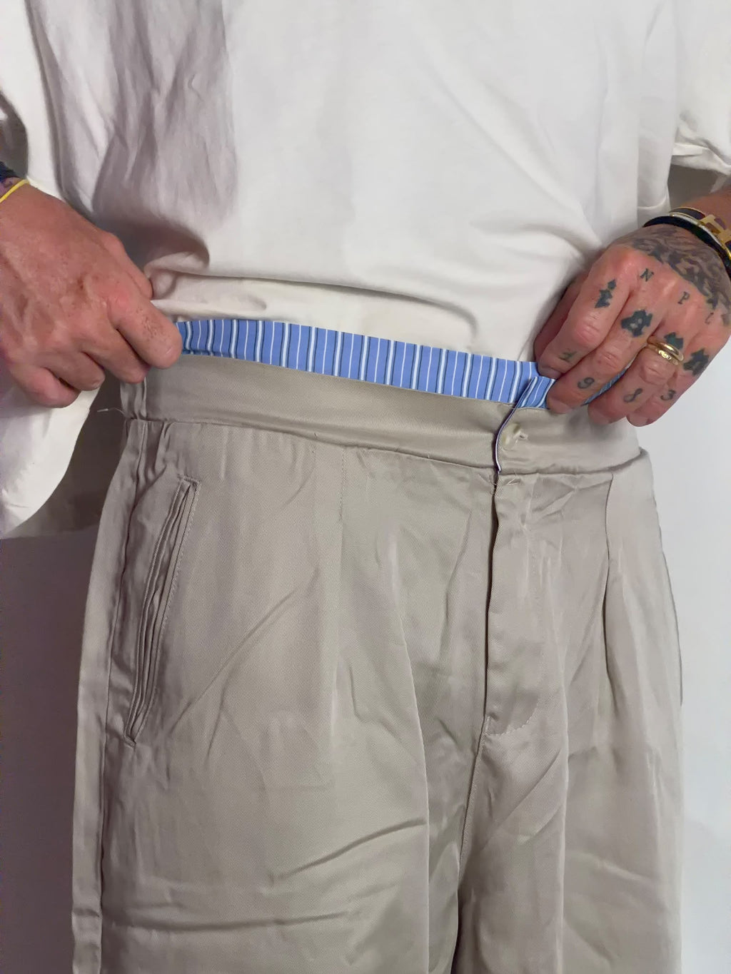 Dettaglio della vita del Pantalone boxer con fascia a righe azzurre e bianche