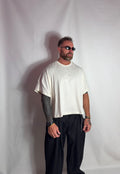 Shirt minimal over/crop, look con pantaloni ampi